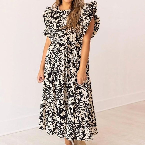 Chic Black and White Patterned Maxi Dress - Picture 1 of 2